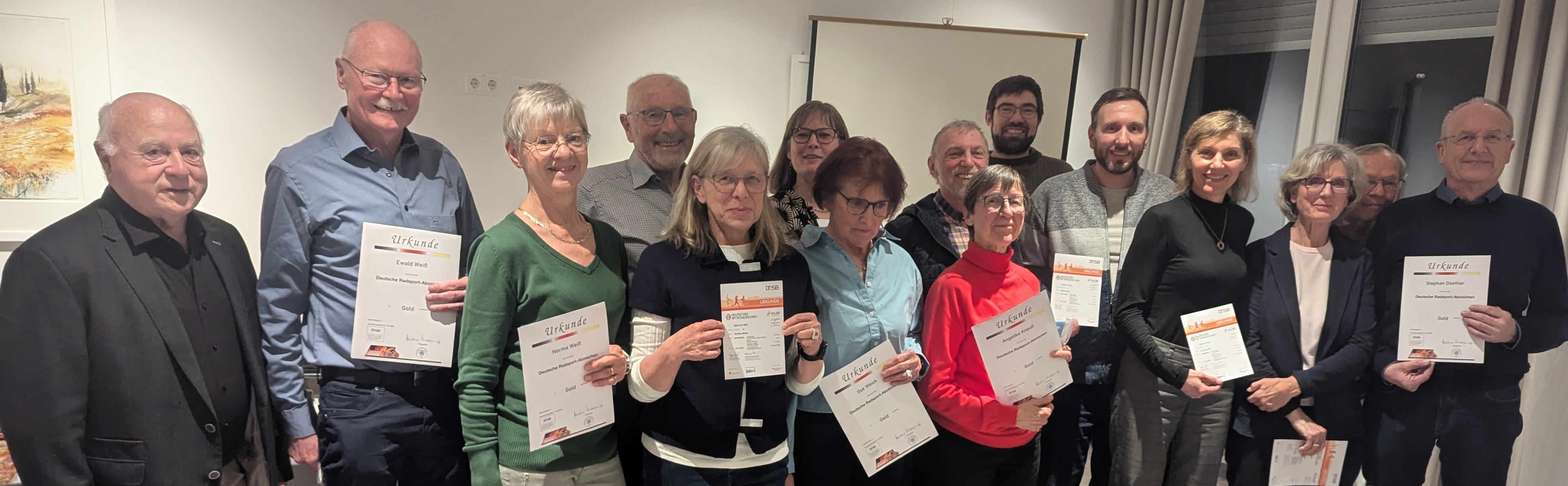 Im Bild die geehrten Teilnehmerinnen und Teilnehmer beim Sportabzeichen und Radsportabzeichen