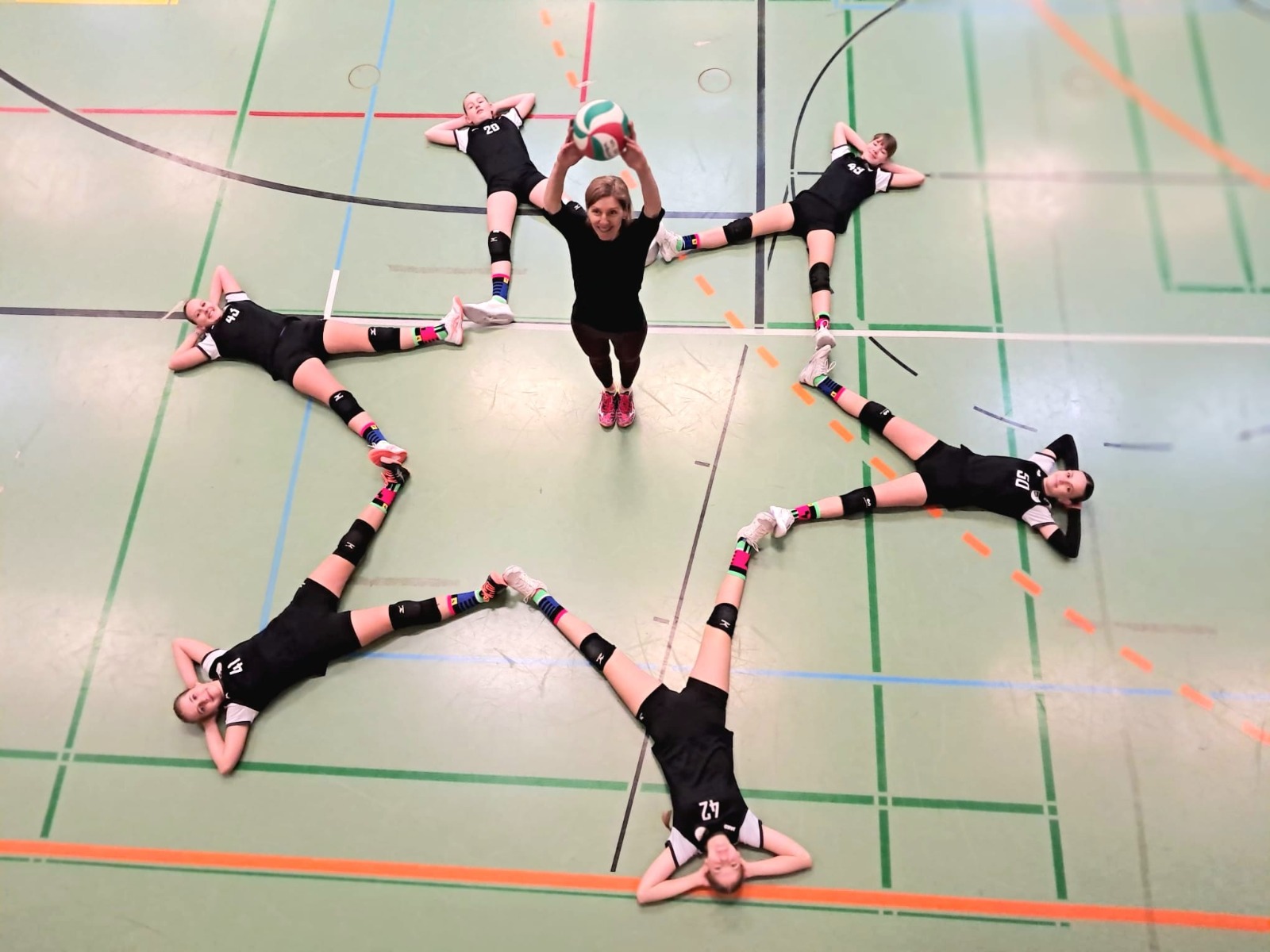 Choreographie der U15 Volleyball-Mädels Choreographie der U15 Volleyball-Mädels