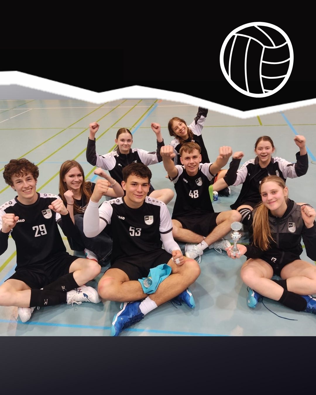 Mannschaftsfoto SV Bondorf 1 mit Fans 